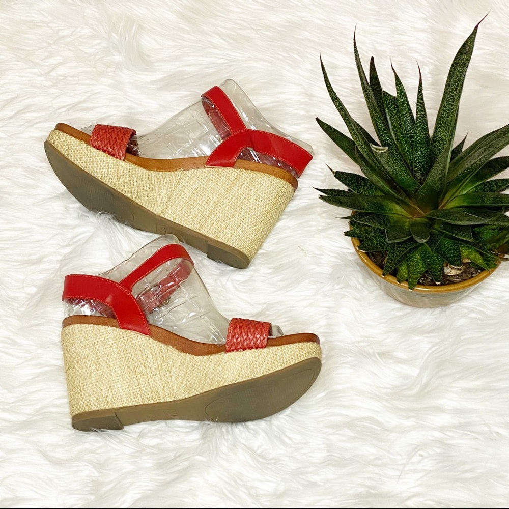 MIA Emelina Coral Wedge Size: 6.5